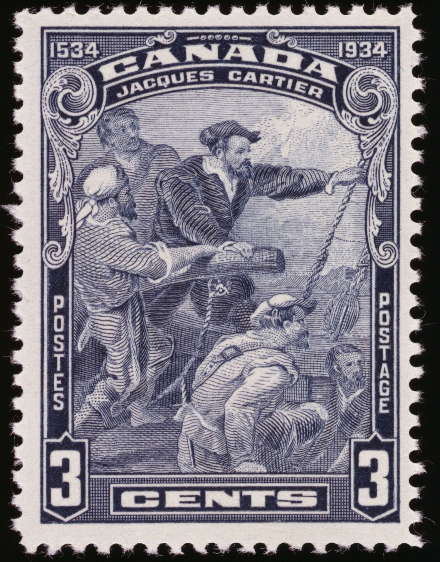 Photographie en couleur d’un timbre-poste canadien, d’une valeur de 3 cents. Cinq marins s’activent sur le pont d’un navire, regardant à l’horizon. Celui dont la coiffure traduit un rang plus élevé, a la main sur le gouvernail. Le texte est dactylographié en français et en anglais.