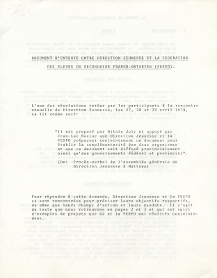 Text typewritten in French. Titles appear in underscored uppercase letters. The text proceeds article by article. On page 5, blank spaces are provided for the signatures of the presidents of the two organizations.